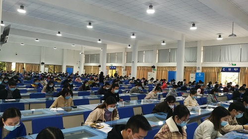 圖三、現(xiàn)場巡考.jpg
